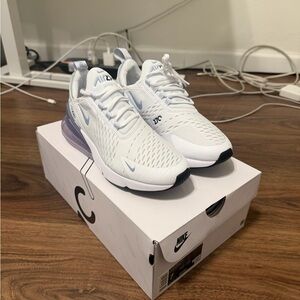 Nike Women’s Air Max 270 White and Blue Sneakers (Size: 7)